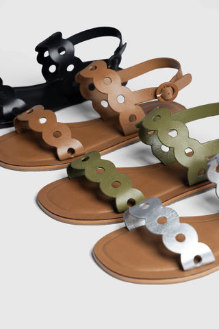 Florence Flat Sandal In Silver Metallic Leather