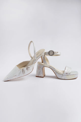 Larroudé x Markarian: Pump Ivory Brocade Pump Larroudé x Markarian