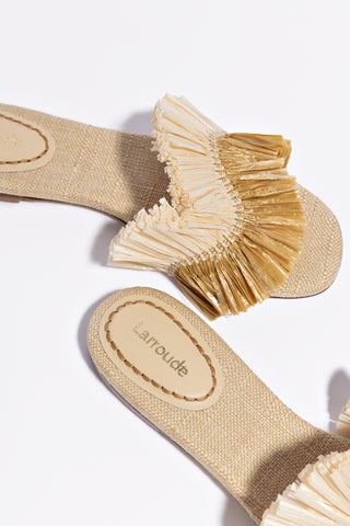 Ivy Fringe Flat In Beige Raffia