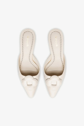 Flora Pump In Ivory Leather