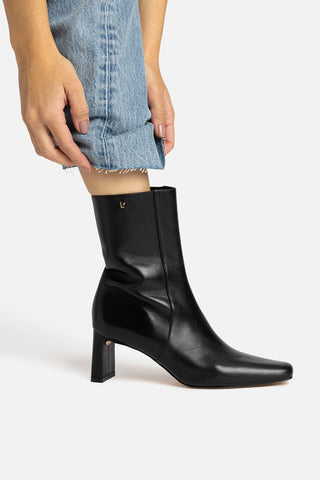 Alexis Bootie In Black Leather Boot Larroudé