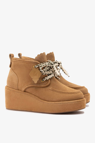 Chani Wedge In Peanut Suede