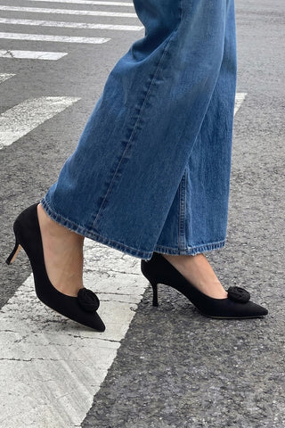 Carine Low Pump Black Leather — Larroudé