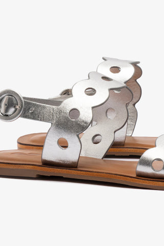 Florence Flat Sandal In Silver Metallic Leather