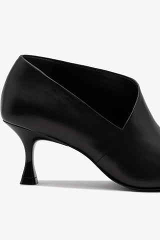 Larroudé by Nicolò B. Vittoria Pump In Black Leather