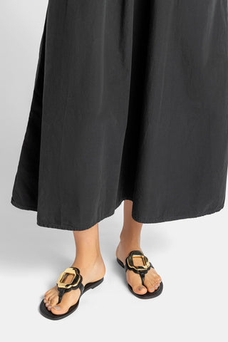Margherita Thong Sandal in Black Leather and Gold Hardware Flat - Sandal Larroudé
