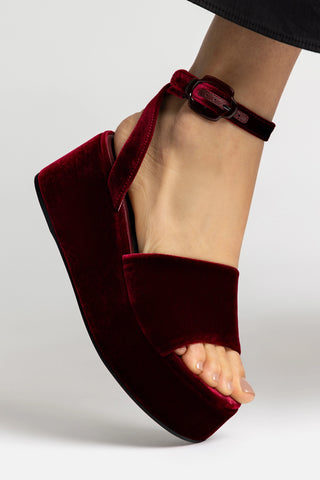 Charli Flatform Sandal In Wine Velvet