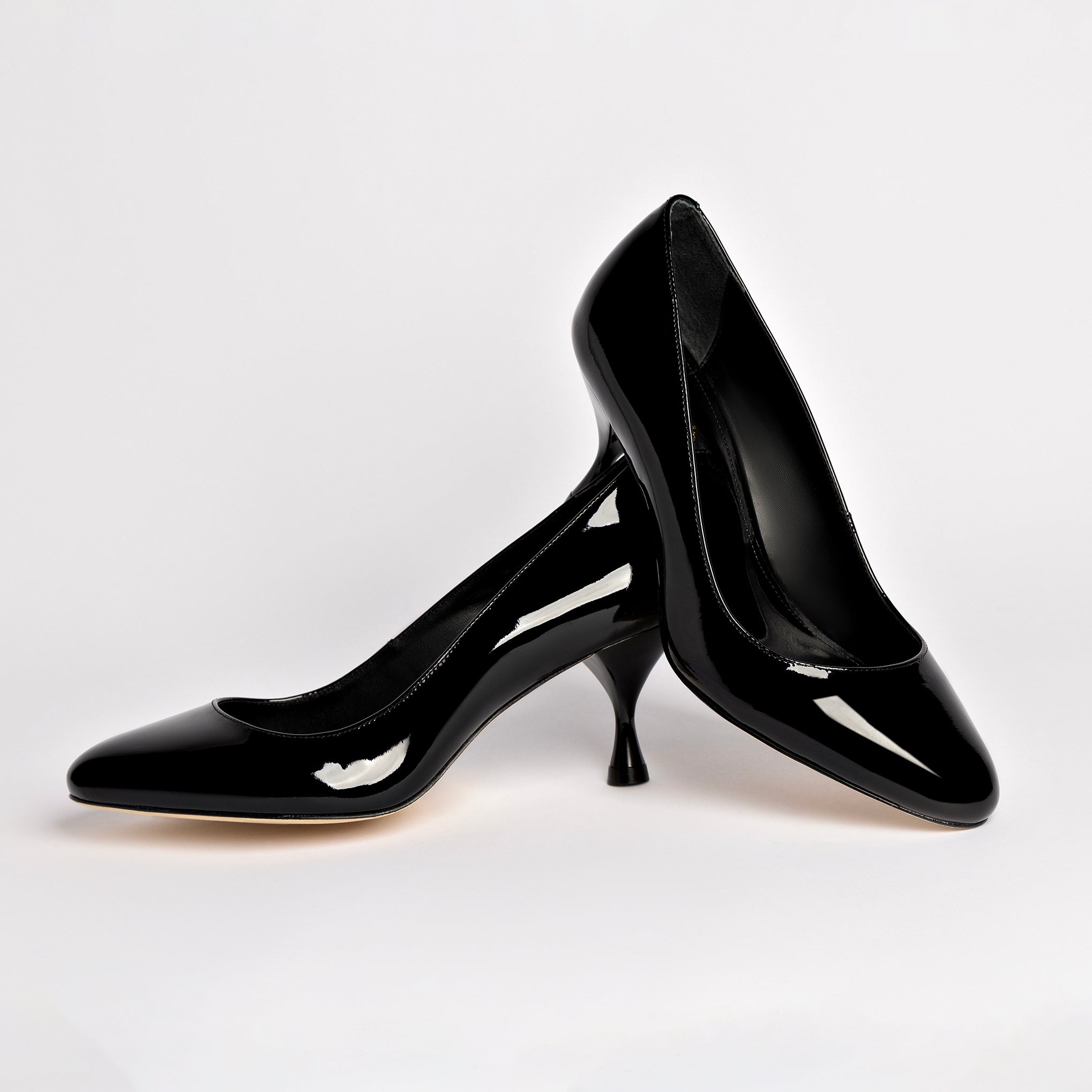 Michelle Lo Pump In Black Patent Leather