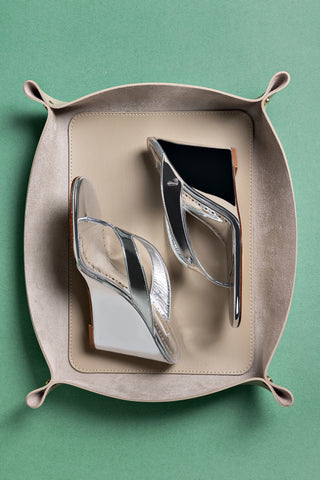 Gaia Wedge Sandal In Silver Specchio